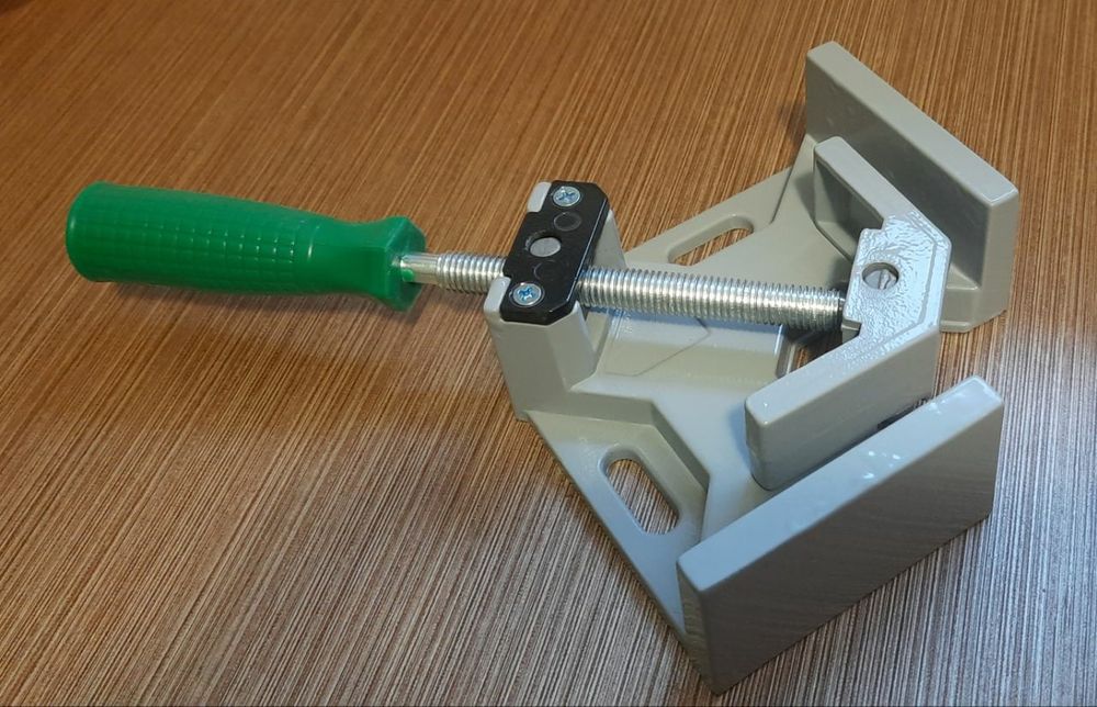 Струбцина угловая