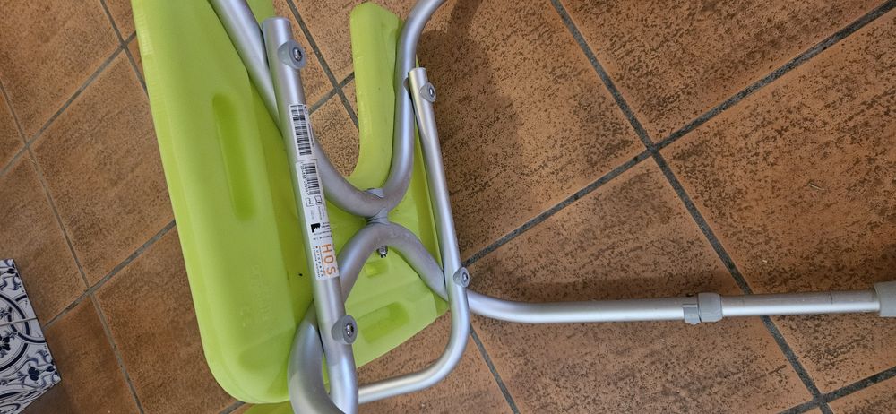 cadeira de banho Danúbio da Orthos em aluminio,