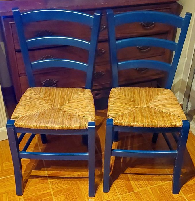 2 Cadeiras azuis empalhadas