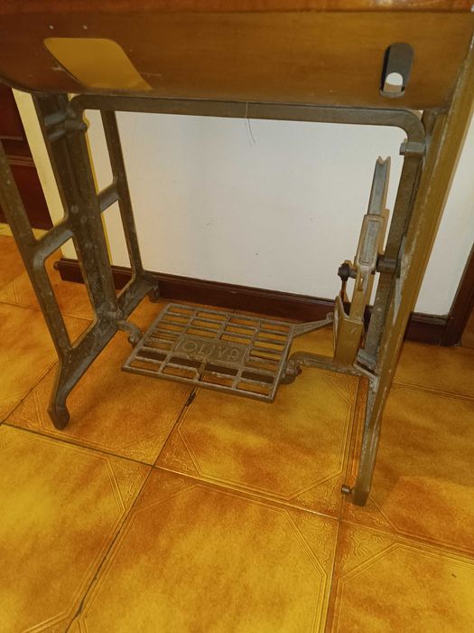 Máquina de costura Oliva