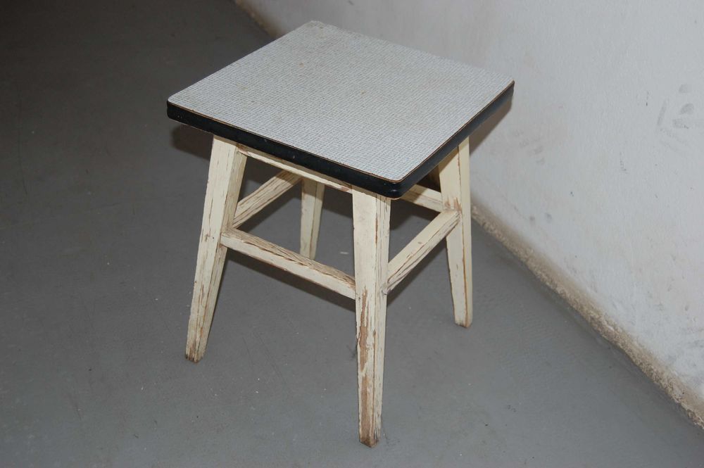 Taboret drewniany, biały - PRL Warszawa Żoliborz • OLX.pl