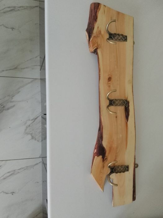 Вішалка з ялівцю