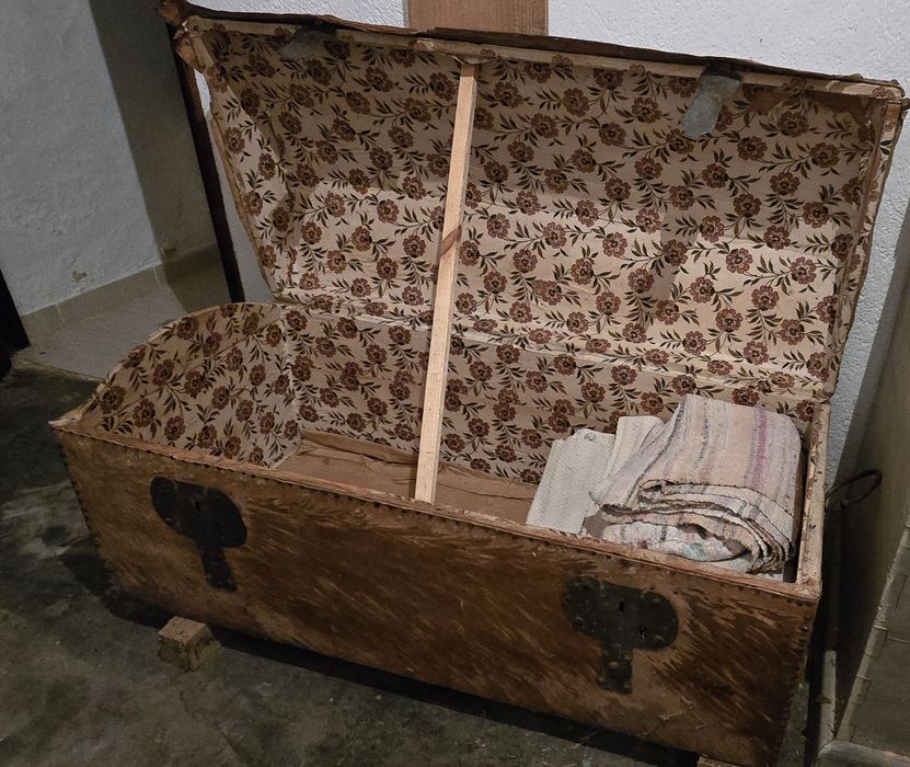 Baú antigo em pele