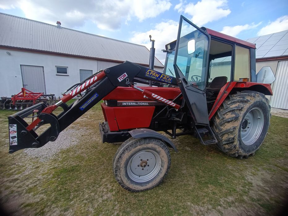 Traktor International z ładowaczem czołowym