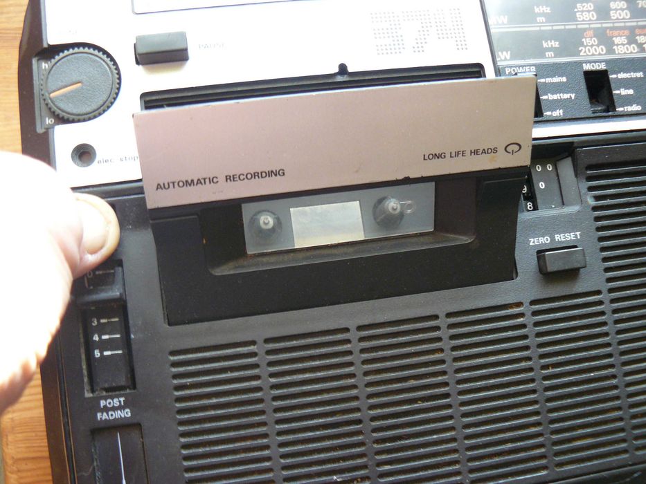 Radiomagnetofon Philips z przewodem zasil. , kasetą