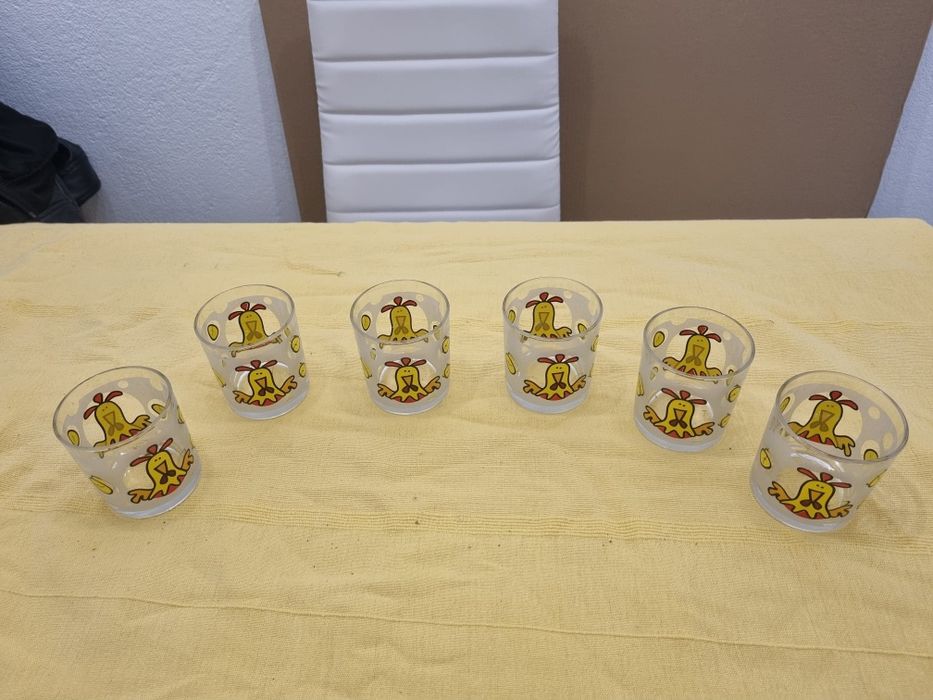 Conjunto copos medidas nas fotos