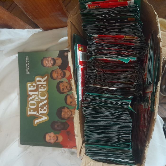 Caderneta de cromos autocolantes