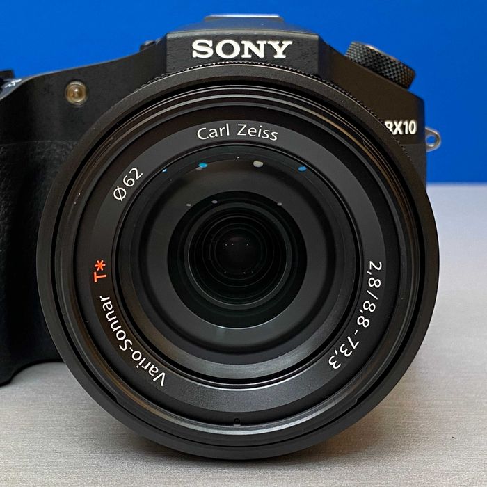 Sony Cyber-Shot DSC-RX10 (20.2MP - 24-200mm f/2.8)