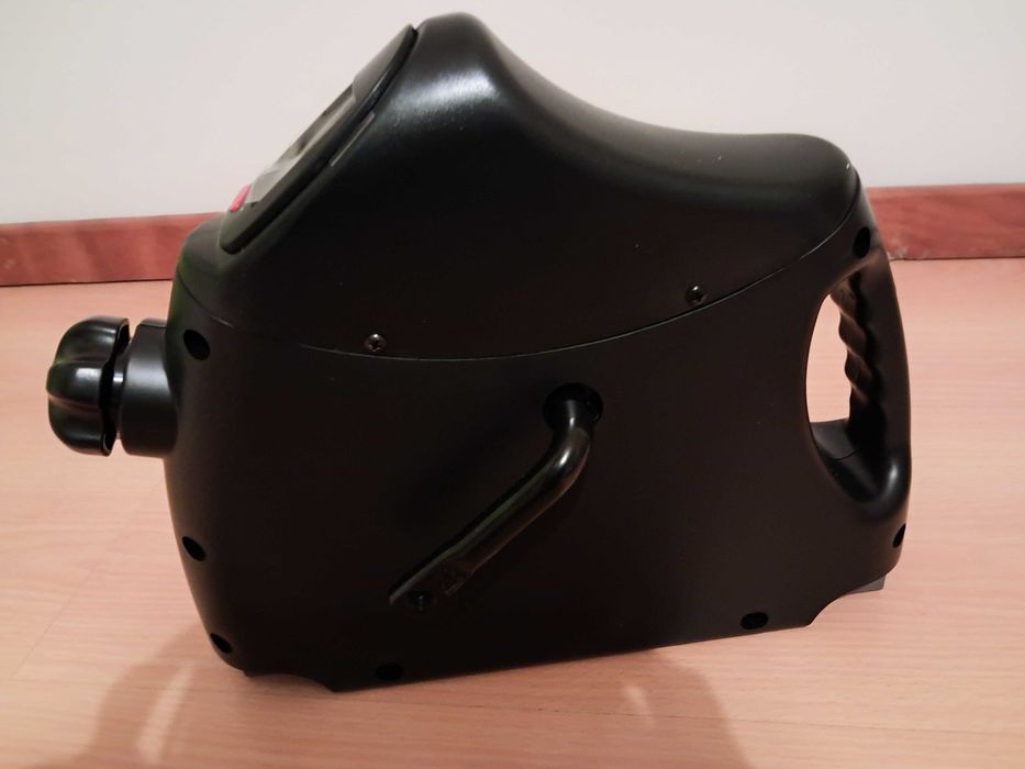 Máquina para treinar pernas e braços