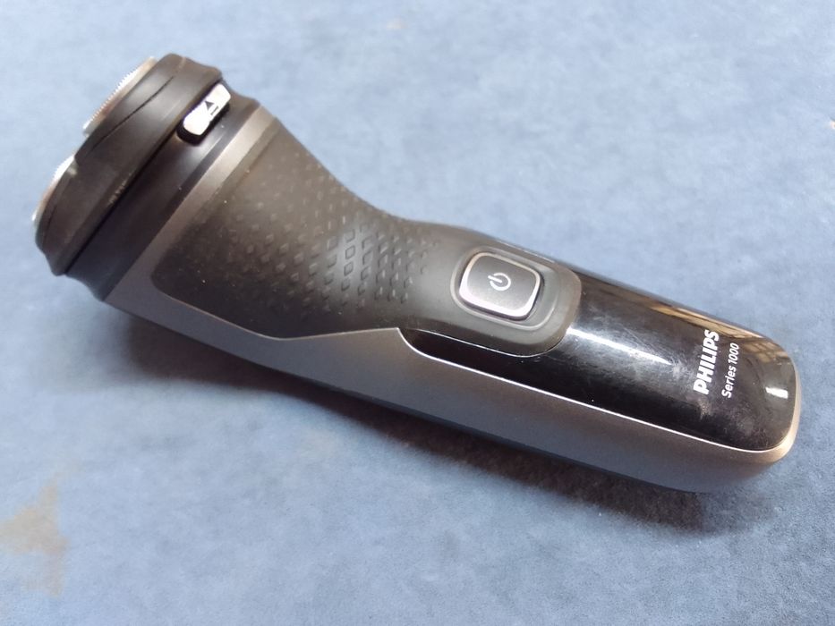 Электро бритва Philips series 1000