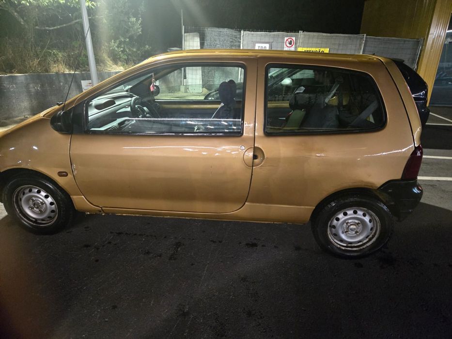 Renault Twingo poucos detalhes de uso do dia a dia .