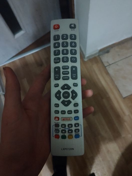 Sprzedam pilot uniwersalny do sharpa