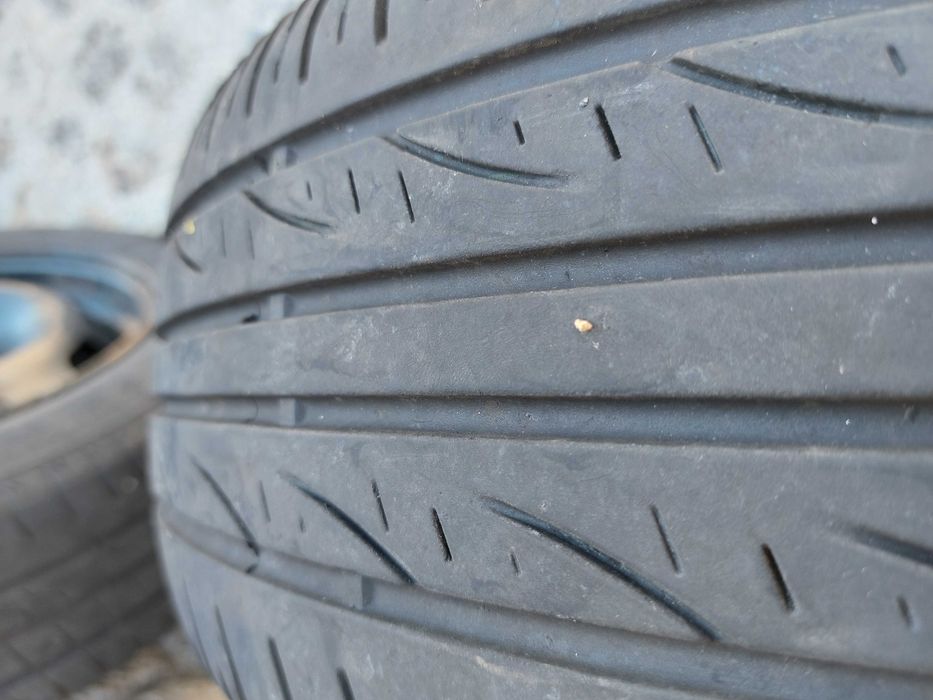 Jantes de ferro com pneus 15 + tampas peugeot