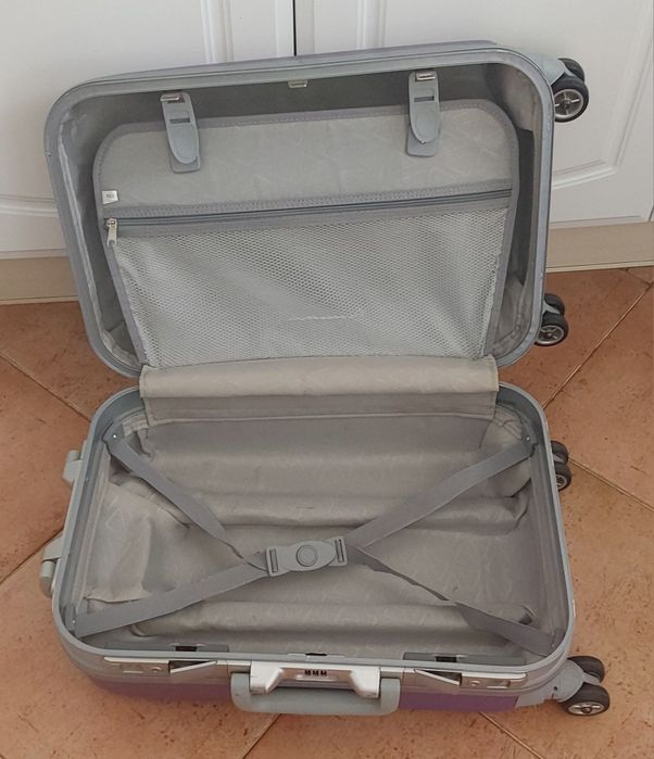 MALA DE VIAGEM DE CABINE COM 4 RODAS  E CÓDIGO. Casa Arrumação Férias Quarto.