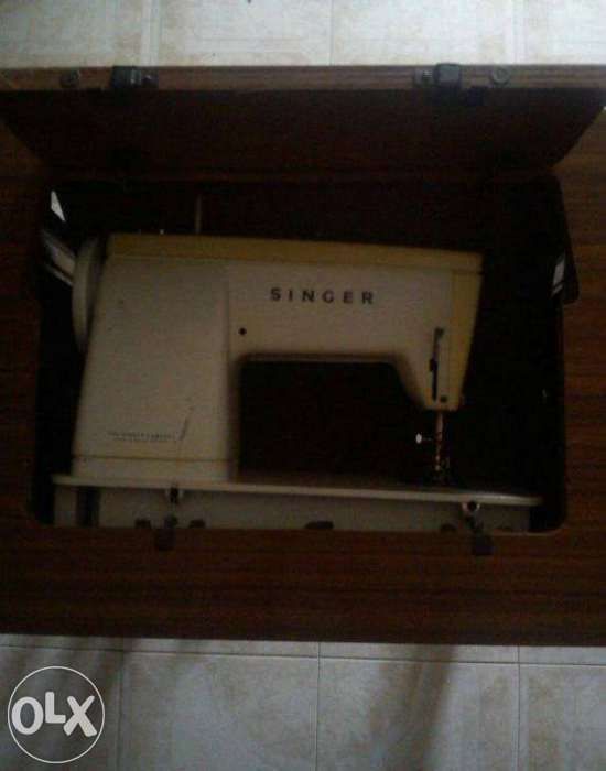 Máquina de Custura Singer