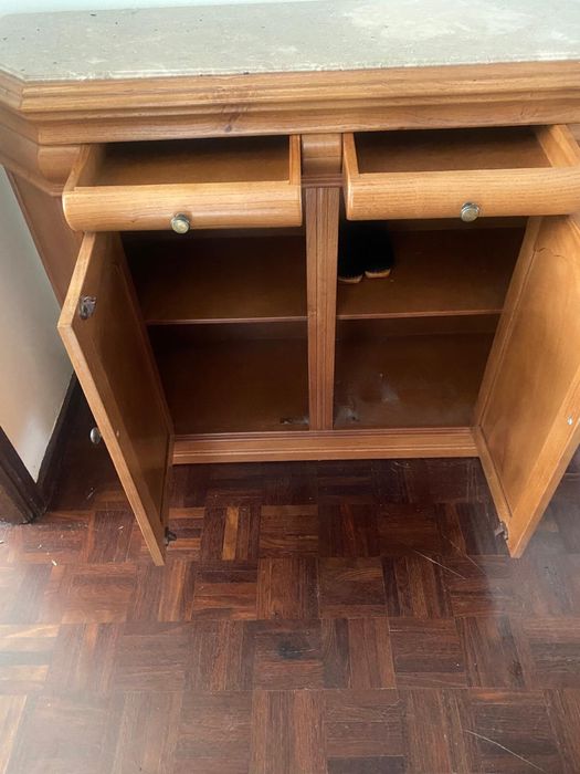 Movel em madeira com gavetas