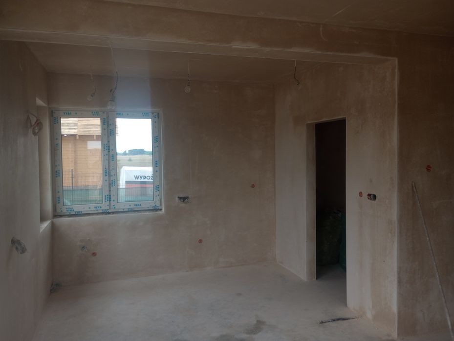 Tynki maszynowe gipsowe i cementowo wapienne.