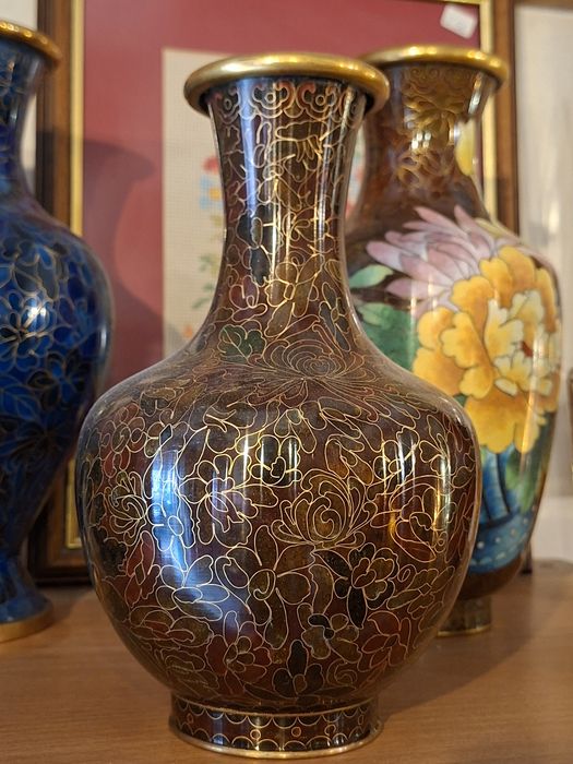 Jarras antigas chinesas feitas com a técnica Cloisonné