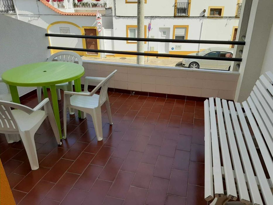 T2 c/terraço , disponivel  8 a 15 Agosto