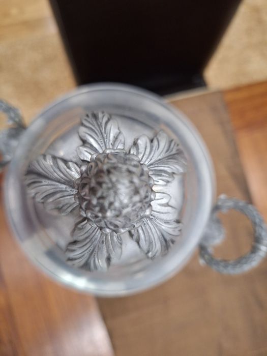 Taça decorativa em estanho