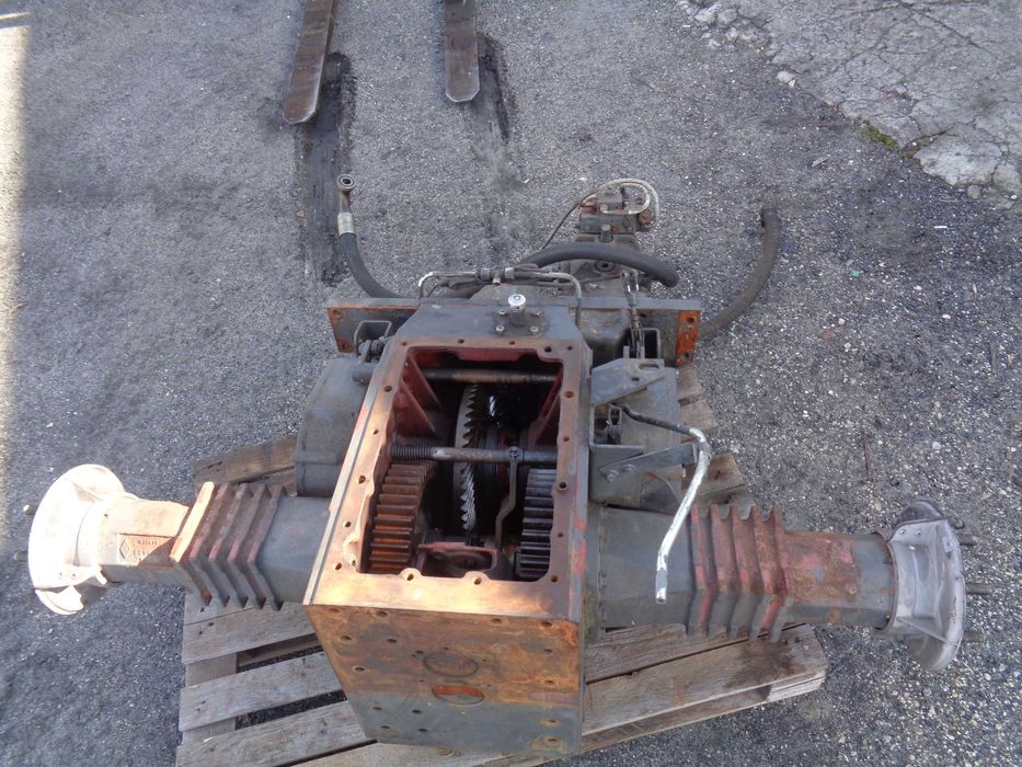 Most napędowy skrzynia do ciągnika rolniczego traktor RENAULT