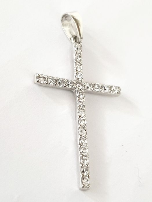 Lindo pendente “crucifixo” em prata e zircônia
