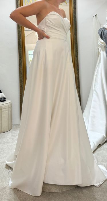 Suknia ślubna literka A