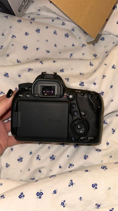 Canon EOS 6D Mark II – pełna klatka, bd