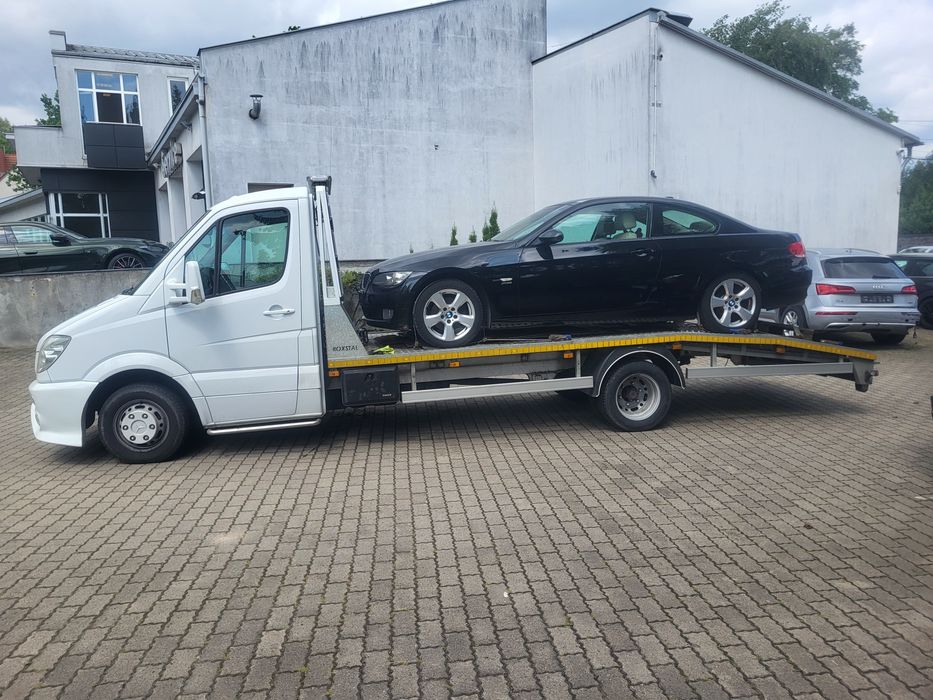 Transport maszyn , pomoc drogowa , auto holowanie , autolaweta .