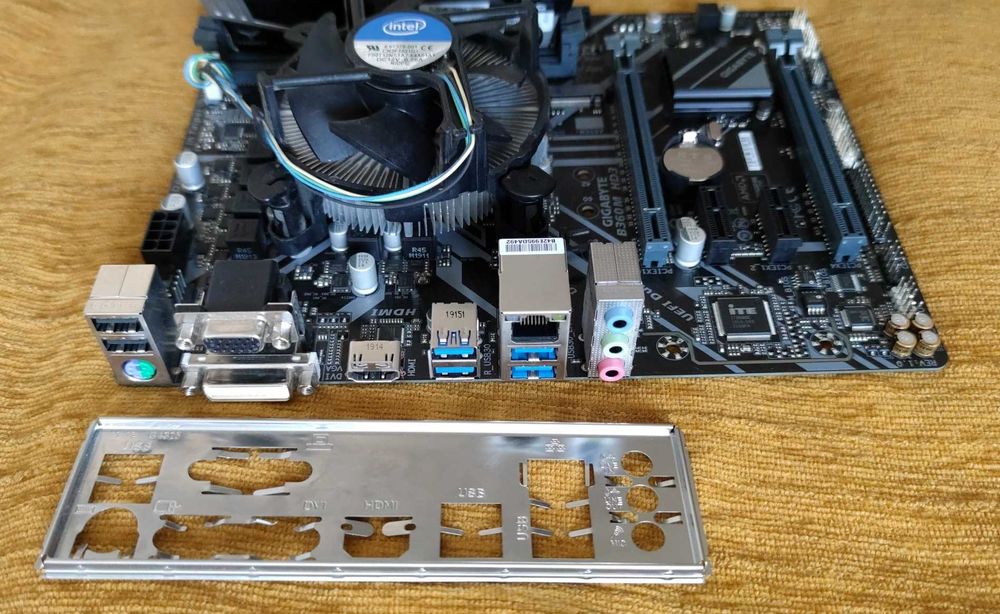 Płyta Gigabyte B360M + i3-8100 + 8GB RAM DDR4