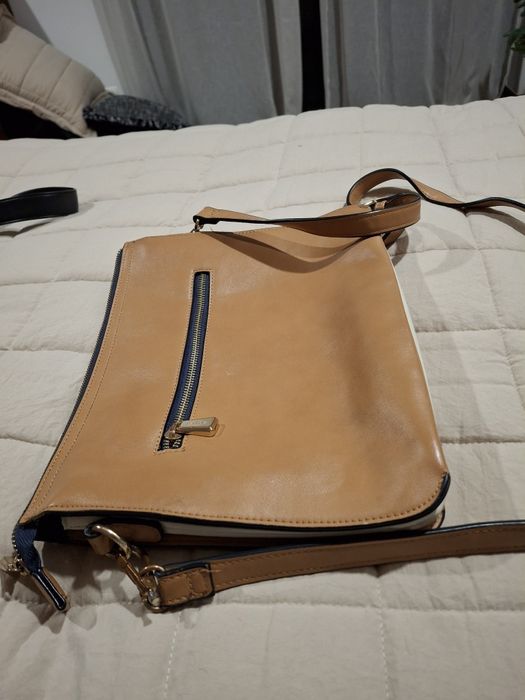 Mala a tiracolo camel e azul escuro