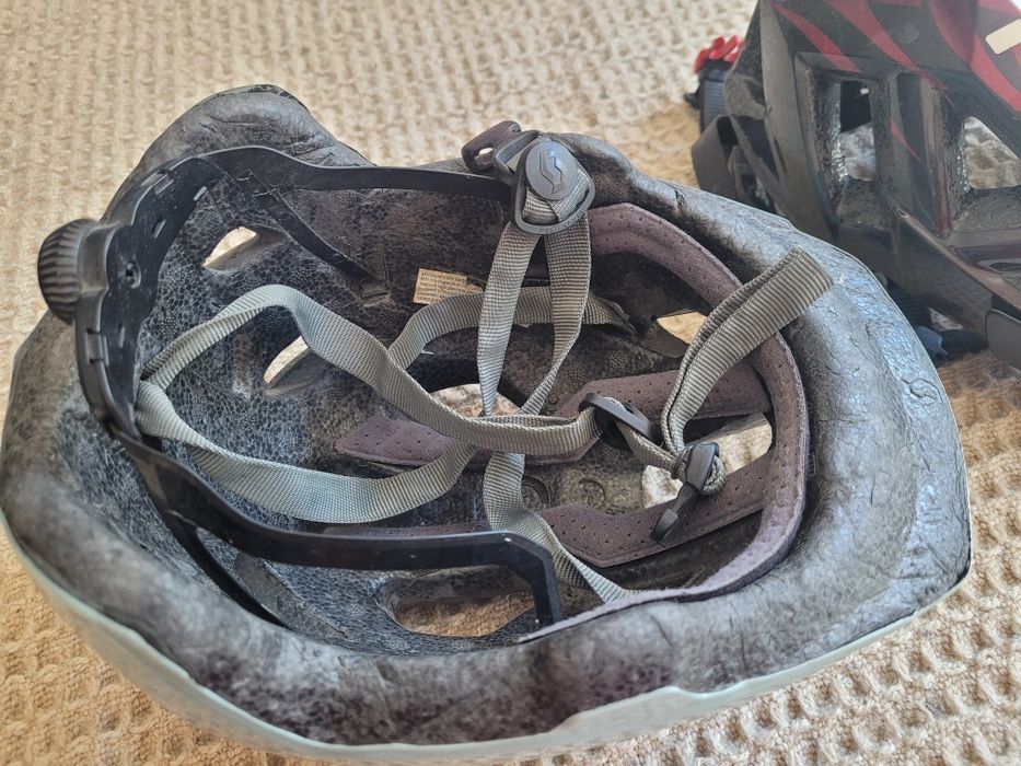 Kask rowerowy gratis spodenki rowerowe