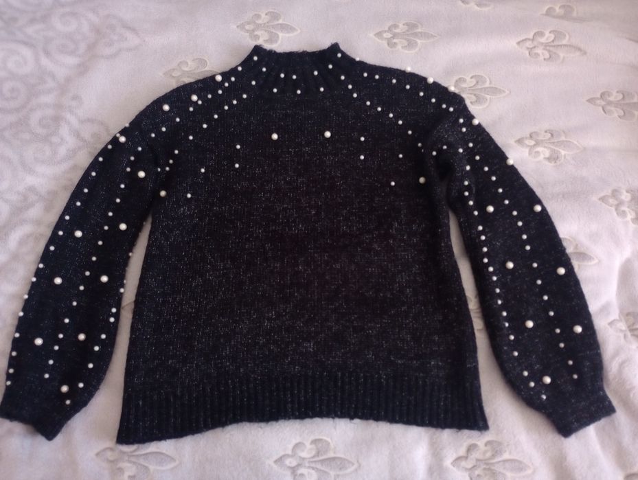 Śliczny sweter z perełkami