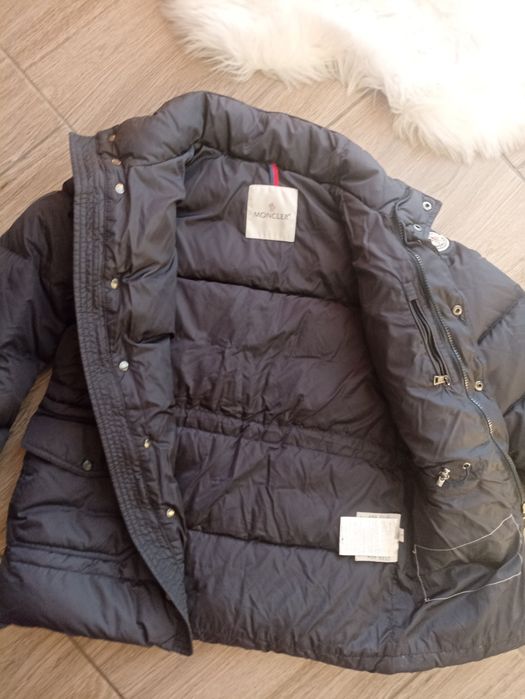 Оригінальний дитячий пуховик Moncler (Розмір 140 / 10 років)