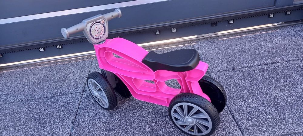 Mota criança rosa