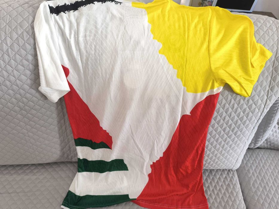 Camisola alusiva a toda a carreira do Cristiano Ronaldo