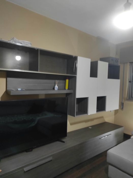 Aparador compacto TV com movel suspenso