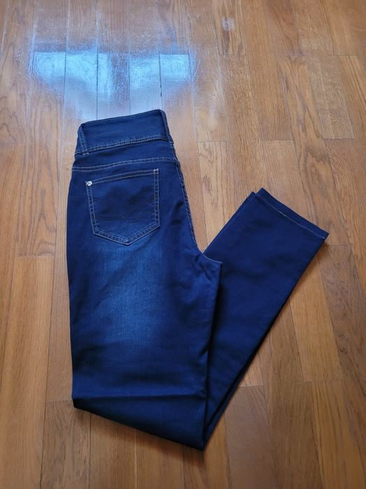 Sprzedam spodnie jeansowe damskie John Baner rozm. 40