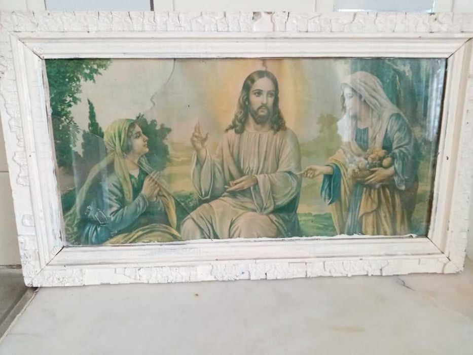 Quadros religiosos antigos em bom estado de conservação.