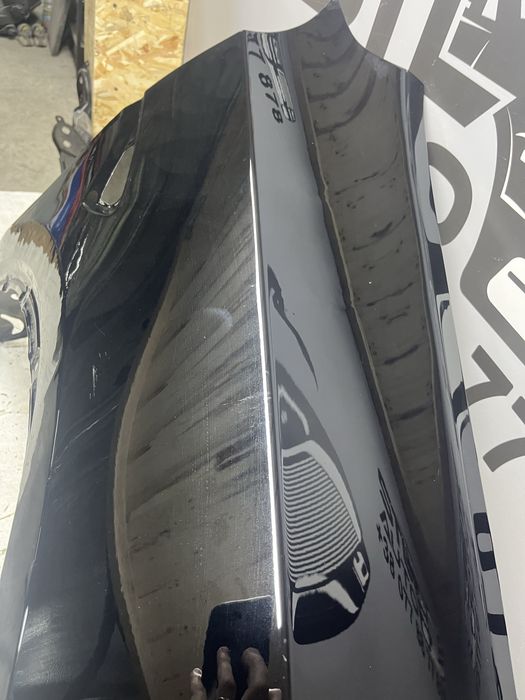 Праве крило Tesla Model Y