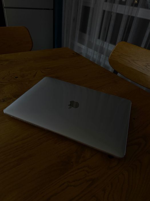 MacBook Air 13″ Retina 2019 | i5 | 8 ГБ | SSD 128 ГБ