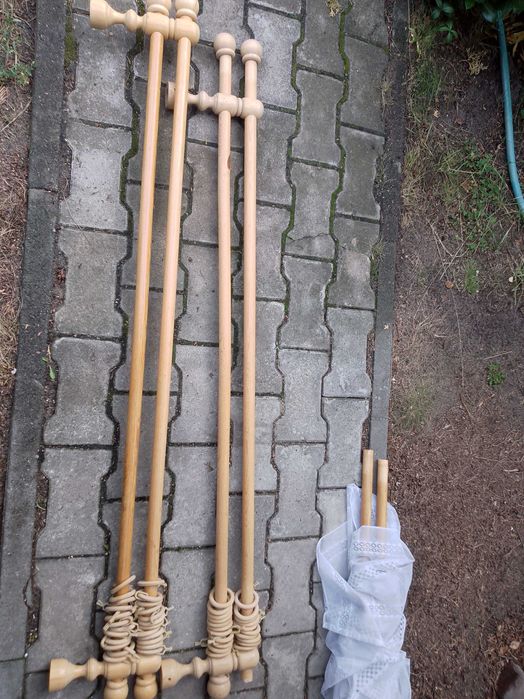 Karnisze z litego drewna