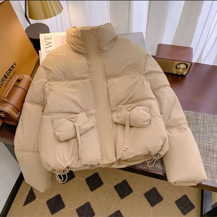 Damska casualowa kurtka damska w kolorze jasnego beżu