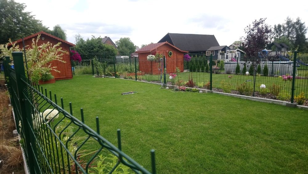 Trwa z rolki, trawa rolowana, zakładanie trawników, tarasy drewniane