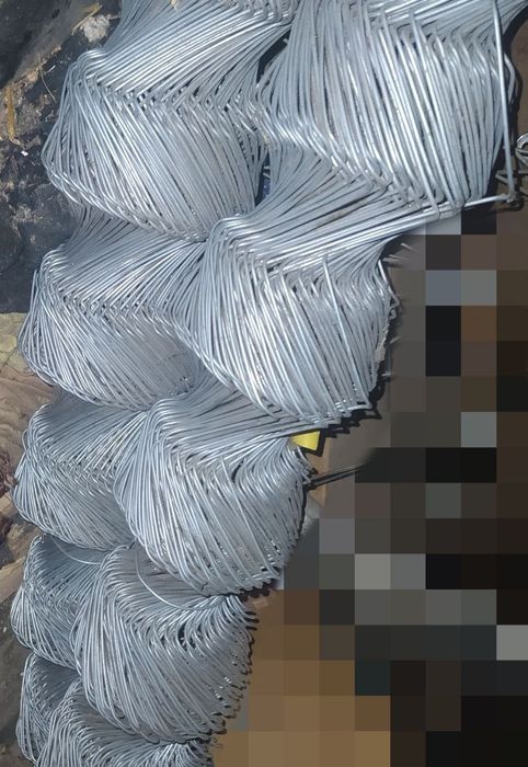 Арматура, уголки, кирпич, сетка, трубы, плитка