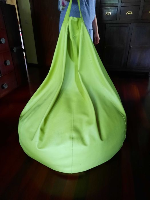 Pufes coloridos, como novos