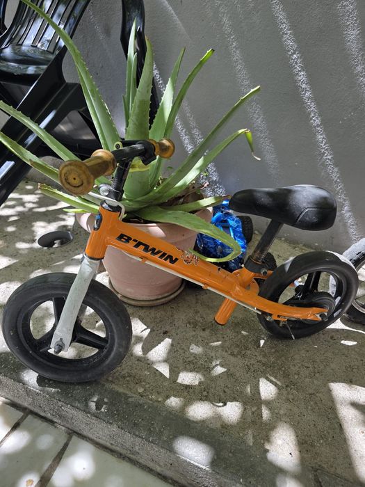 Bicicleta de aprendizagem criança