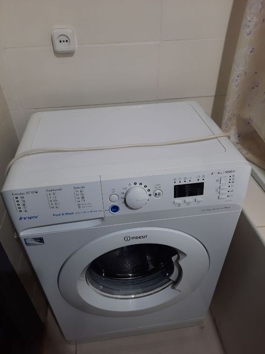 Продаю пральну машинку-автомат Indesit Innex на 6 к в ідеальному стані