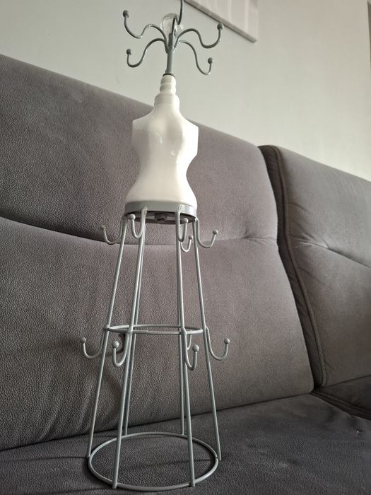 Duży porcelanowo- metalowy wieszak na biżuterię