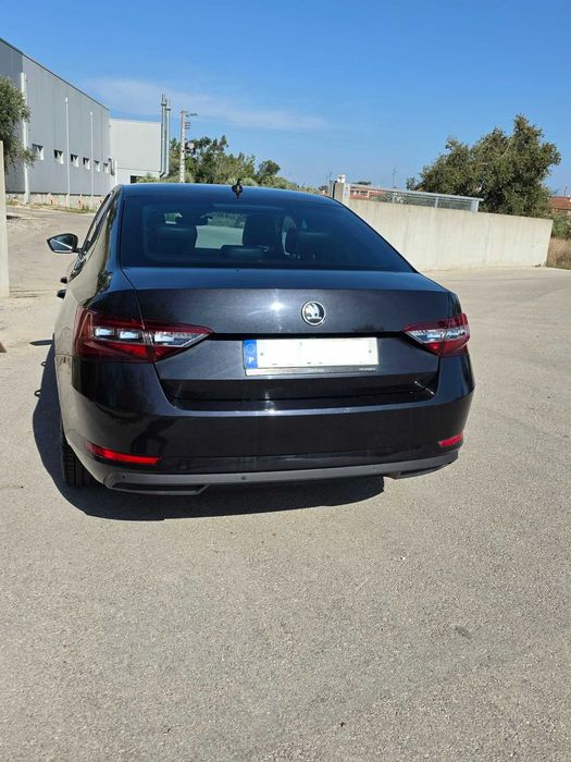 Škoda Superb 1.6 TDI Style 2018 — IUC pago, revisões em dia foto 2